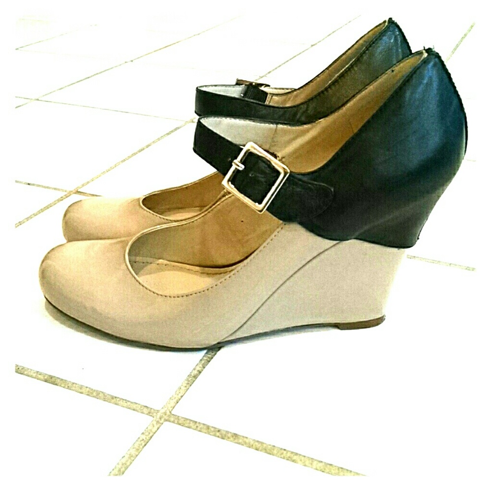 Nine West two-tone wedge pump