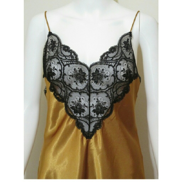 SOLD. Vintage Lingerie - Picture 2 of 2