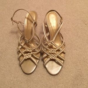Antonio Melani White, Cream & Tan Sandal