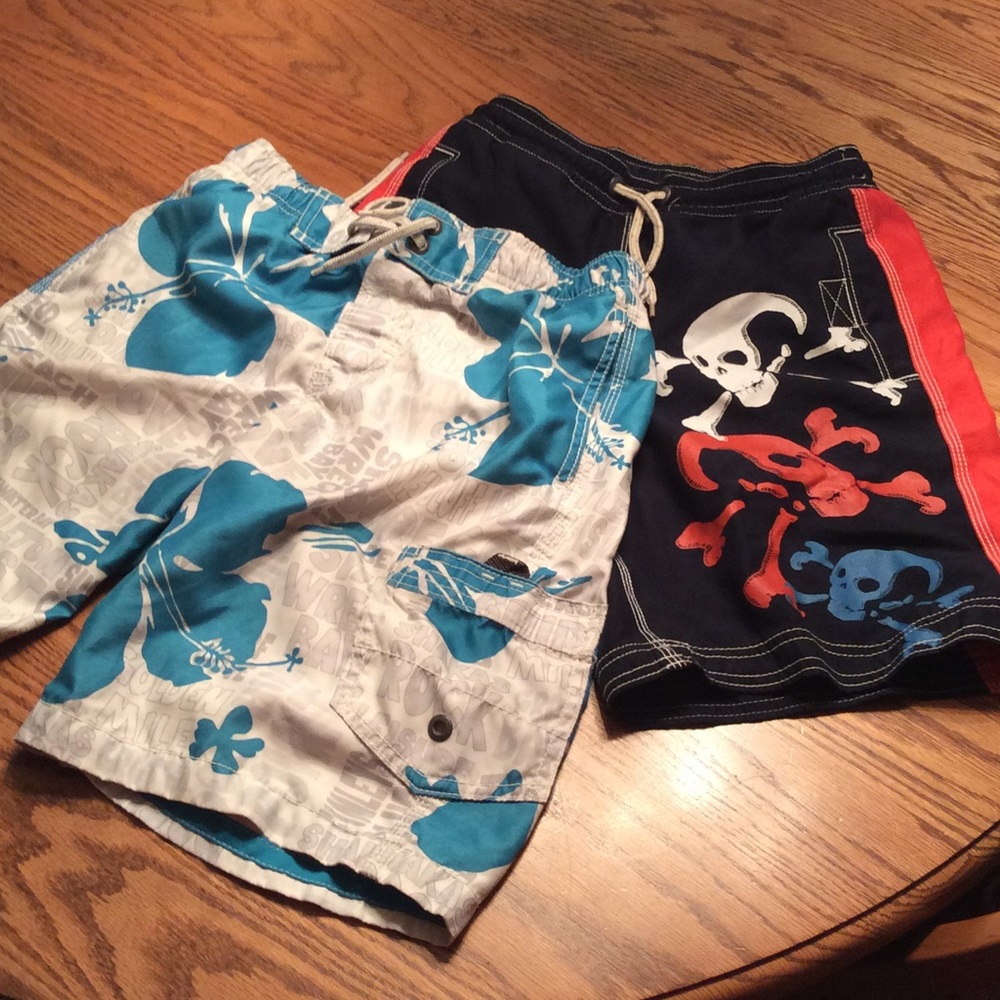 2pairs of gap swimming trunks
