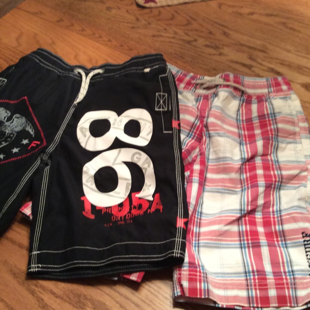 2 Gap swim trunks