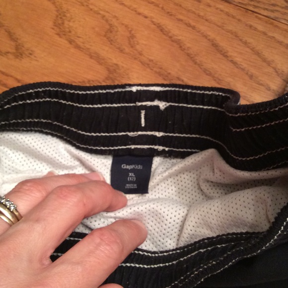 2 Gap swim trunks - Picture 2 of 2