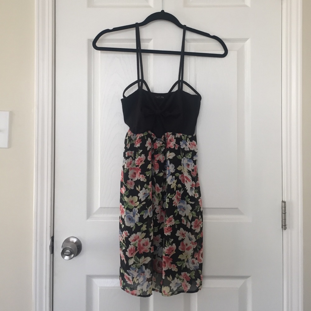 Strappy keyhole top sundress