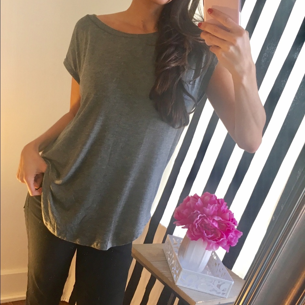 ✨Sale✨Soft Buttery Grey Staple Tee