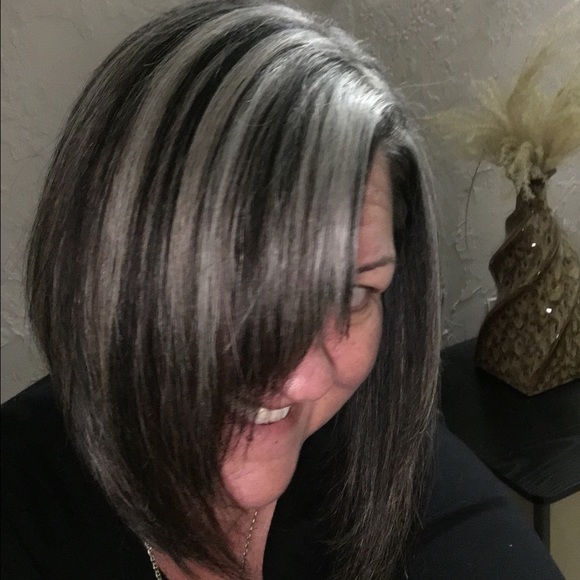 Hello! I'm Marianne. Welcome to my closet! - Picture 6 of 7