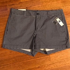 HP🎉NWT Navy and White pattern shorts