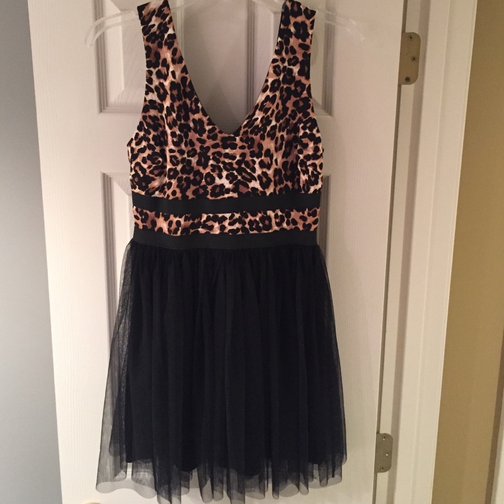 Leopard print dress with open back and tulle skirt