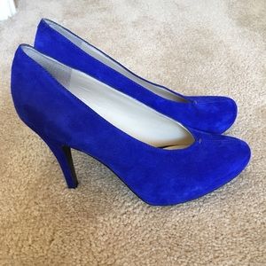Nine West Blue Suede Rounded Toe Pump