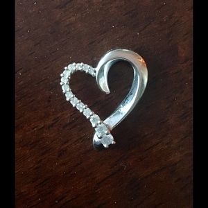 White Hold Diamond Heart Pendant