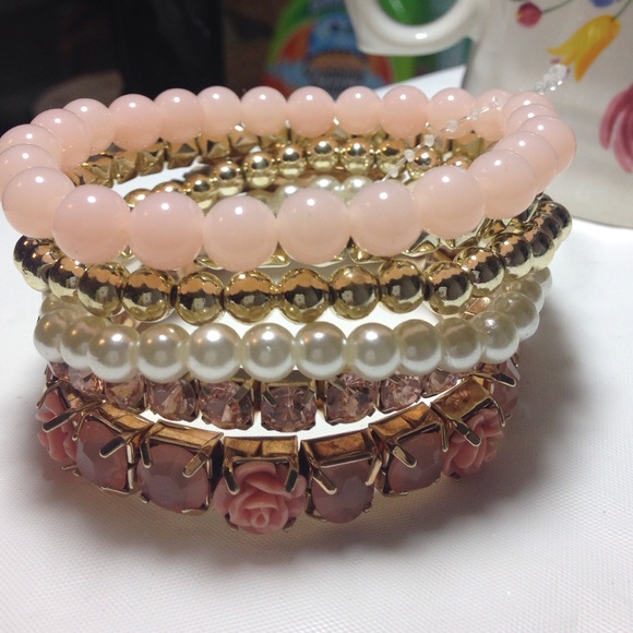 Statement Bracelet Acrylic material - Picture 1 of 4