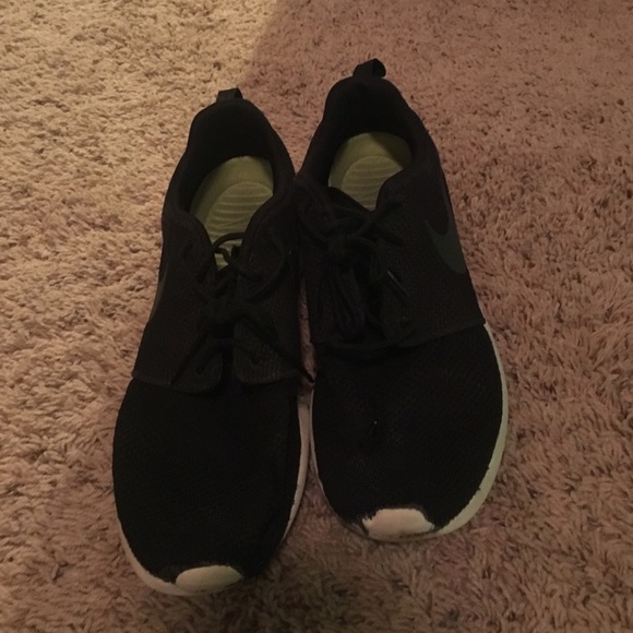 Black roshe run - Picture 2 of 3