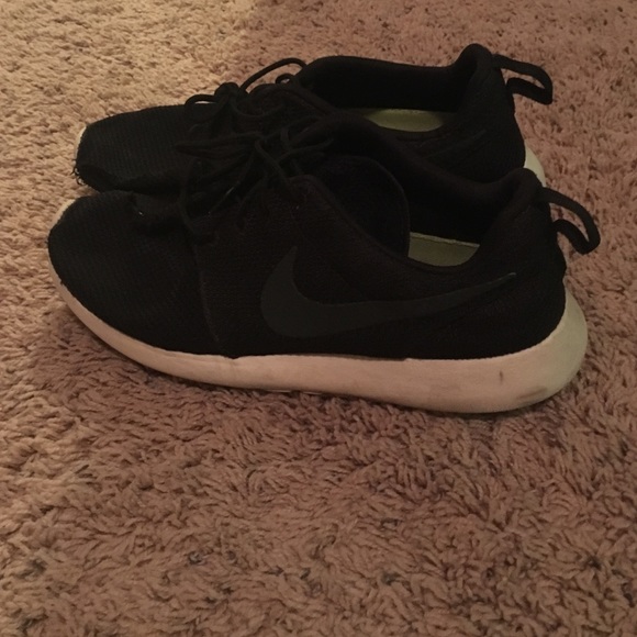 Black roshe run - Picture 3 of 3