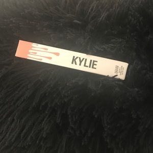 KYLIE MATTE LIQUID LIPSTICK COLOR CANDY K