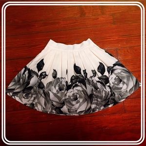 SOLD 😱 Floral B&W Skirt
