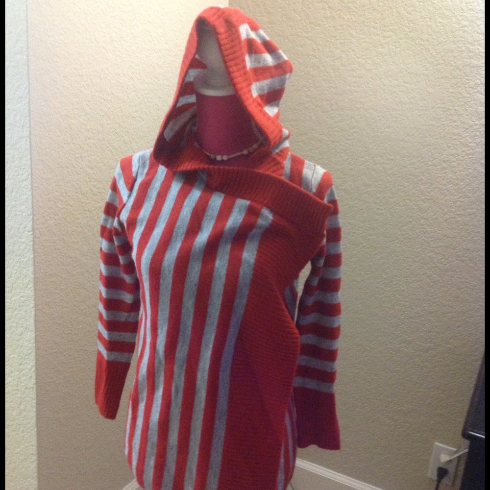 sweater - Picture 3 of 3