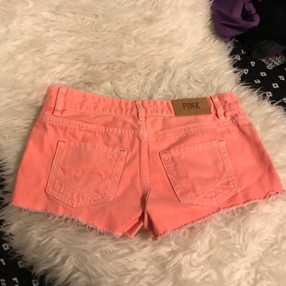 Pink vs shorts - Picture 3 of 3
