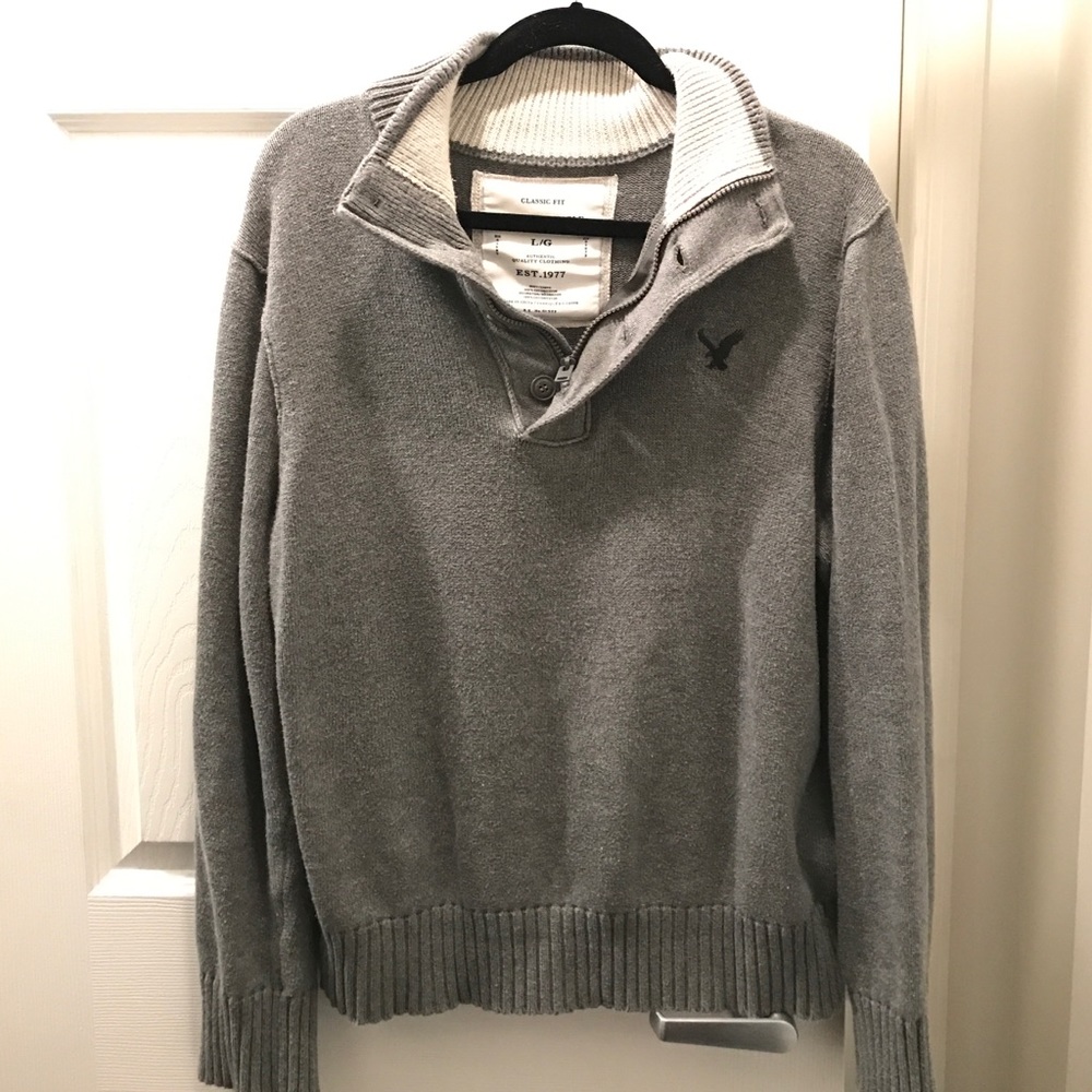 AMERICAN EAGLE SWEATER SIZE LG GREY