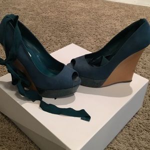 Jennifer Lopez wedges