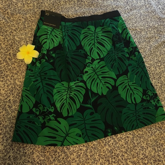 Banana Republic Dresses & Skirts - 🌺Gorgeous palm print skirt🌺