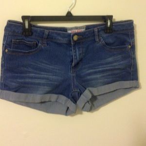 Hot Kiss short denim shorts
