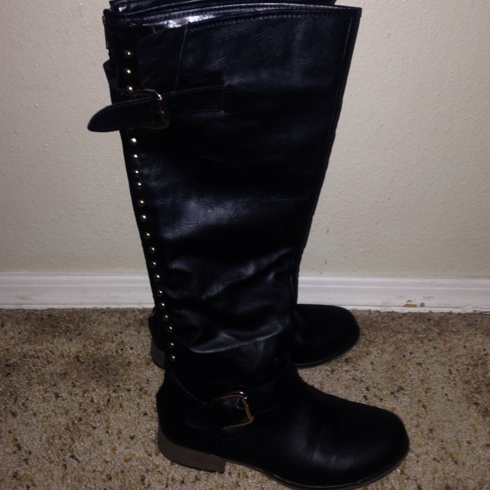 Black boots