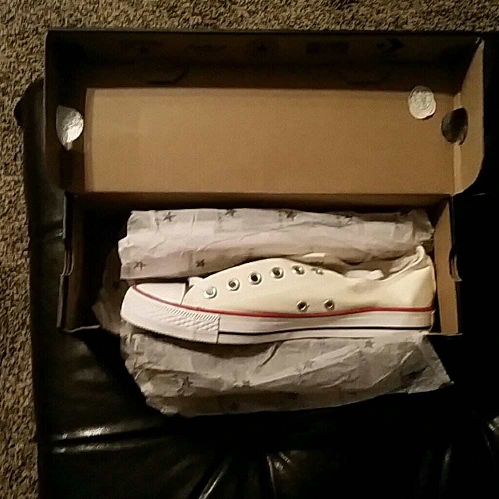 Rice/beige colored converse sneakers NIB