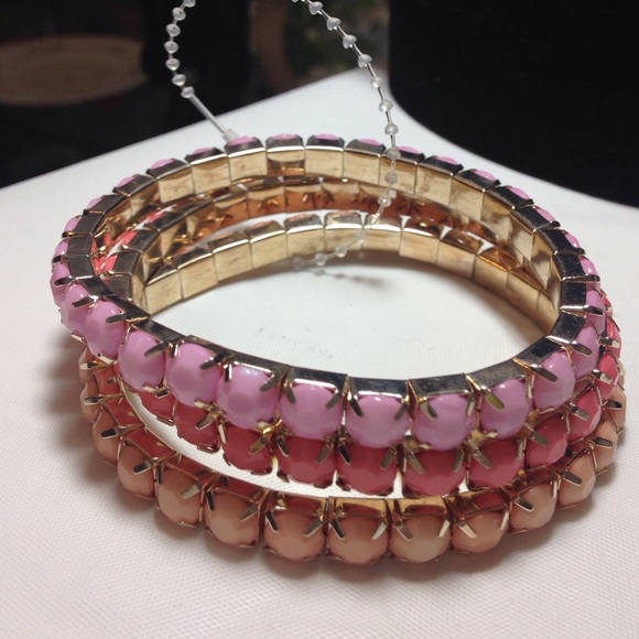 Statement Bracelet Acrylic material - Picture 1 of 4