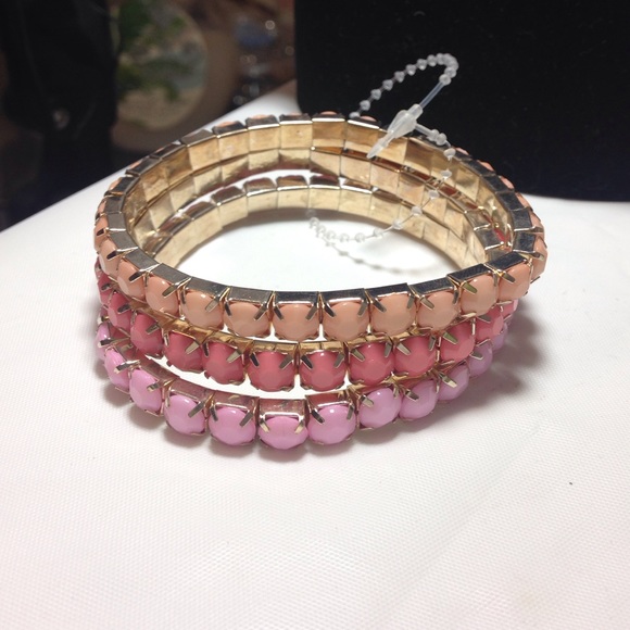 Statement Bracelet Acrylic material - Picture 2 of 4