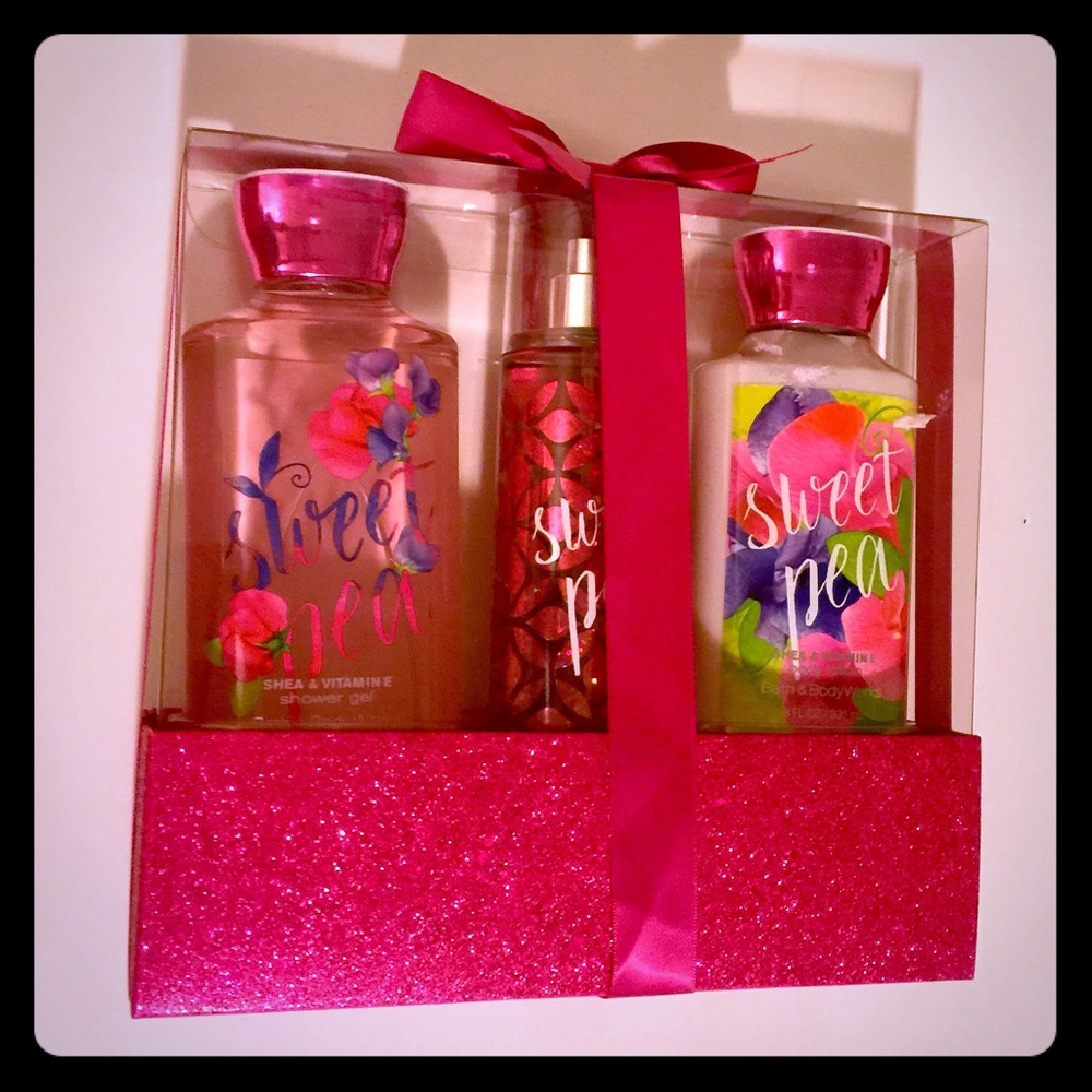 New Unopened Bath and Body Works Sweet Pea Set