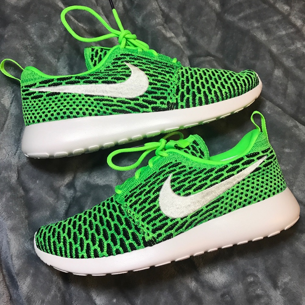Women's Nike Roshe One Flyknit *NEW*