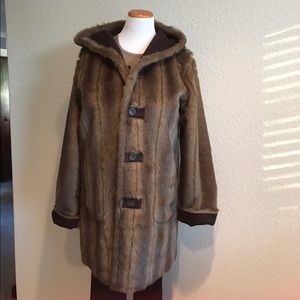 BEAUTIFUL Dennis Basso reversible coat!