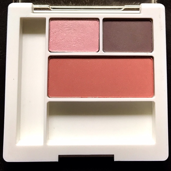 SOLD | Clinique Eyeshadow Duo + Blush - Picture 2 of 2