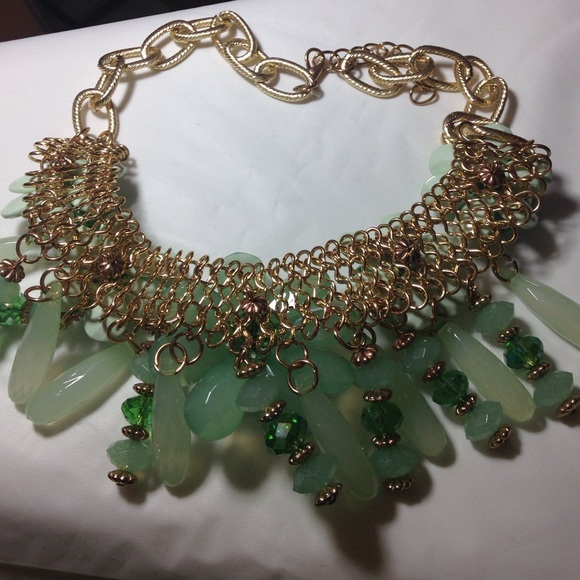 Gina's Closet crystal/flower Necklace - Picture 3 of 4