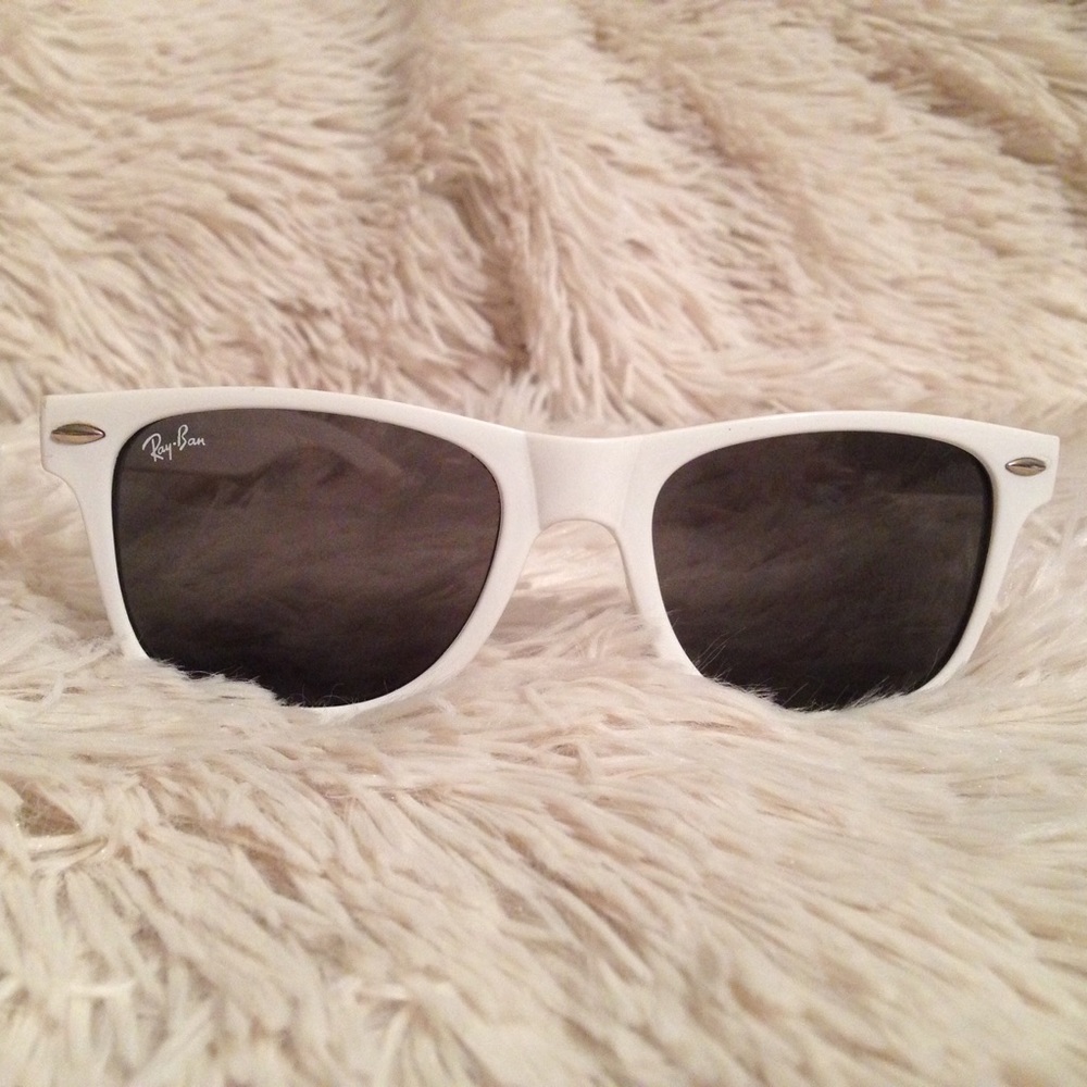White Glossy Ray Ban Wayfarers