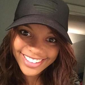 Meet your Posher, Adriana