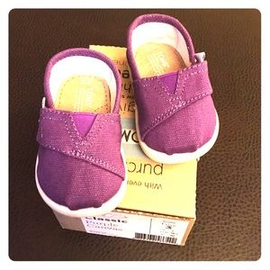 TOMS Toddle shoes Size 3