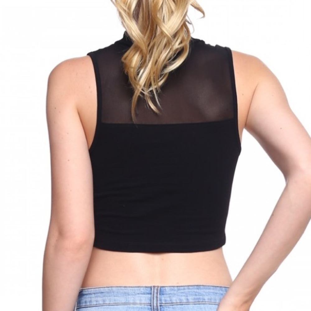 🆕So Chic Crop - Picture 2 of 3