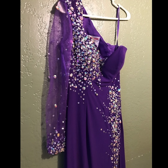 Elegant Purple Sequin Dress - Picture 3 of 3