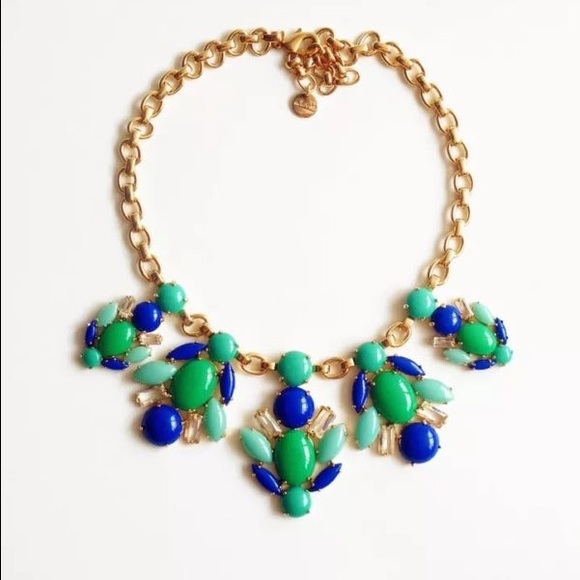 Gina's Closet crystal/flower Necklace. - Picture 3 of 4