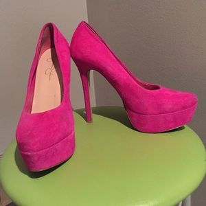 Jessica Simpson fuschia suede pumps