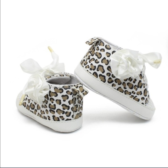 TODDLER Lace-Up Shoes - Picture 3 of 4