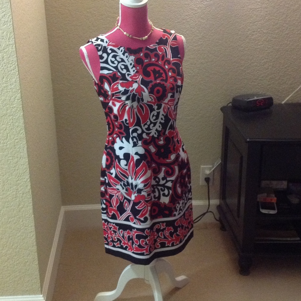 Red Dress - Picture 2 of 2