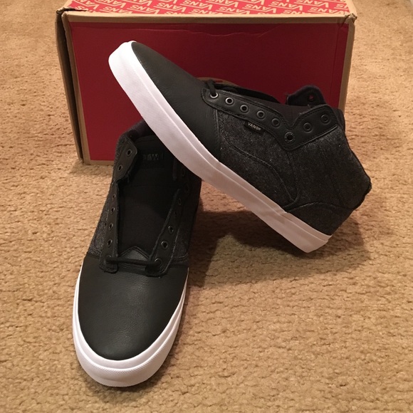 Vans Other - Vans Bedford Tweed Mid top Sneakers