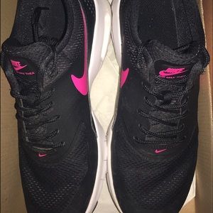 Nike Thea size 5😍💘 make offer!