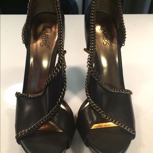 Carlos Asymmetric Chain lined heels