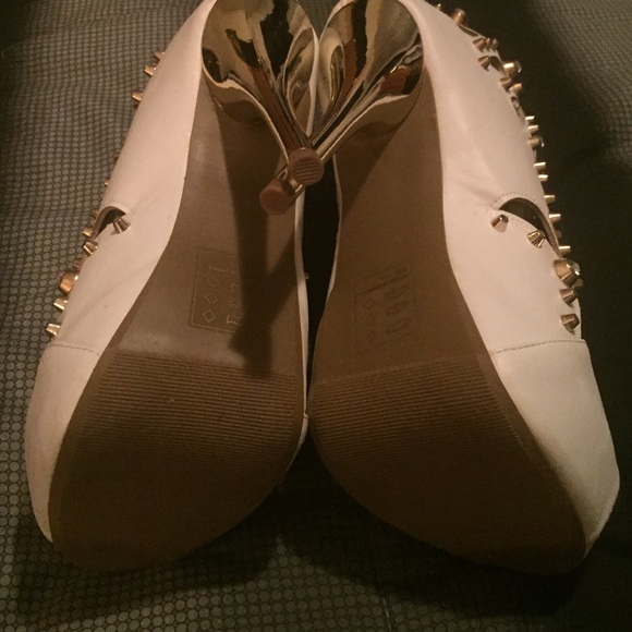 Brand new beautiful heels - Picture 3 of 3