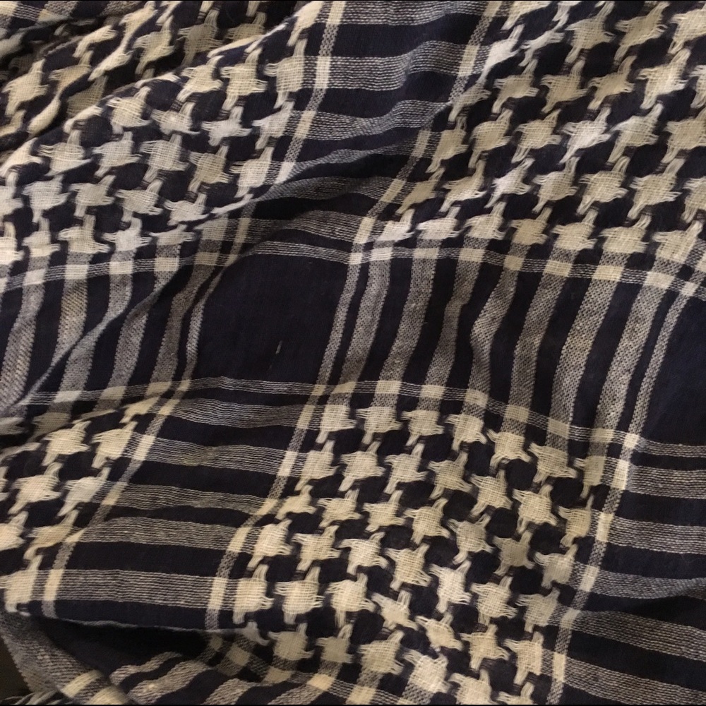 Scarf. - Picture 3 of 3