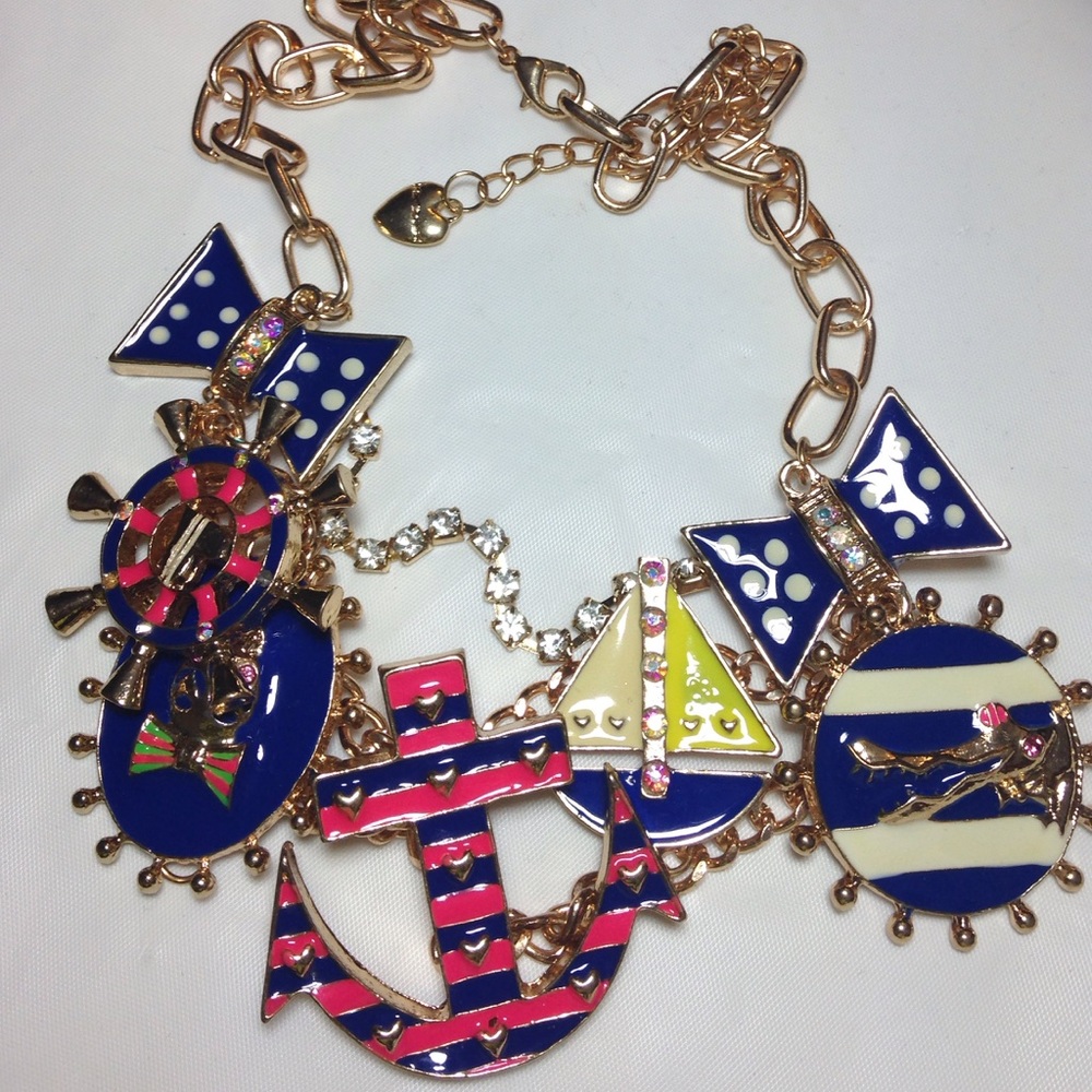 Gina's Closet crystal/combination Necklace.