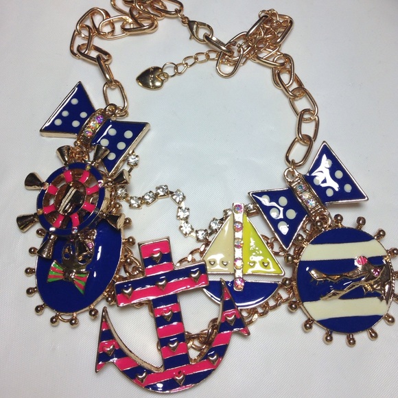 Gina's Closet crystal/combination Necklace. - Picture 1 of 4