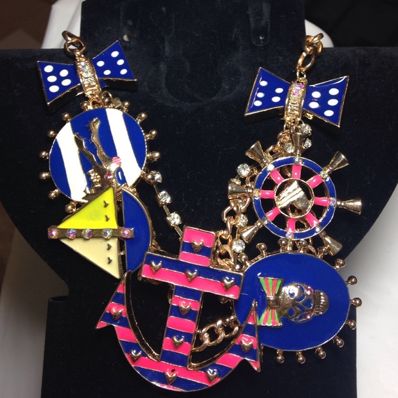 Gina's Closet crystal/combination Necklace. - Picture 3 of 4